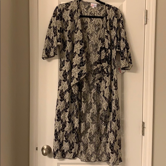 Lularoe Shirley - Picture 1 of 4